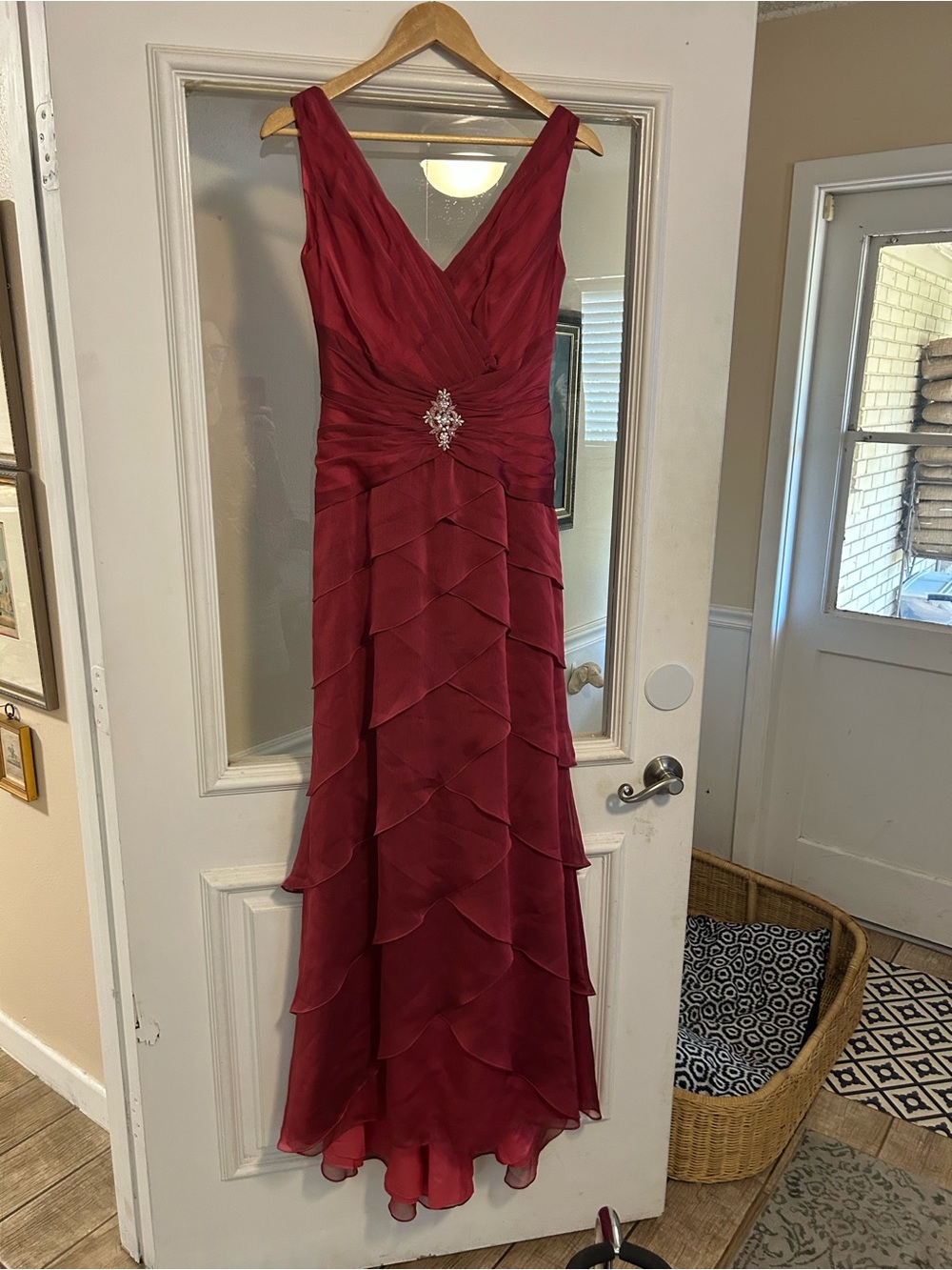 Elegant Red V-Neck Layered Evening Dress with Embellished Waist